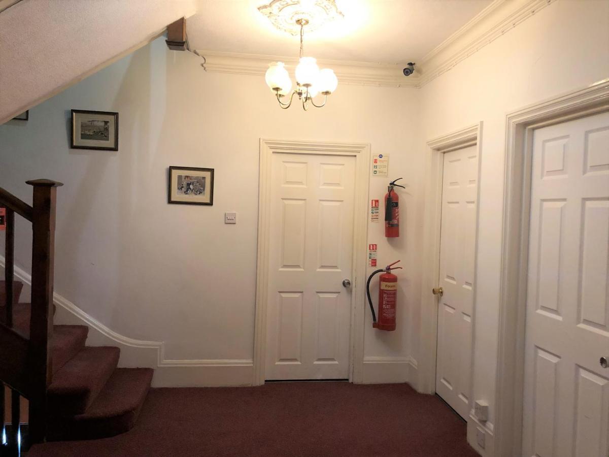 Lyttleton Limited 2* Uxbridge